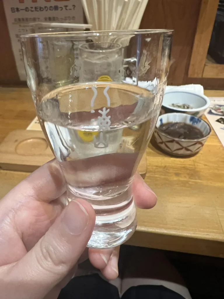 新潟の澄んだ空気を感じて。おむすびと楽しむ「清酒 八海山」の心地よさ