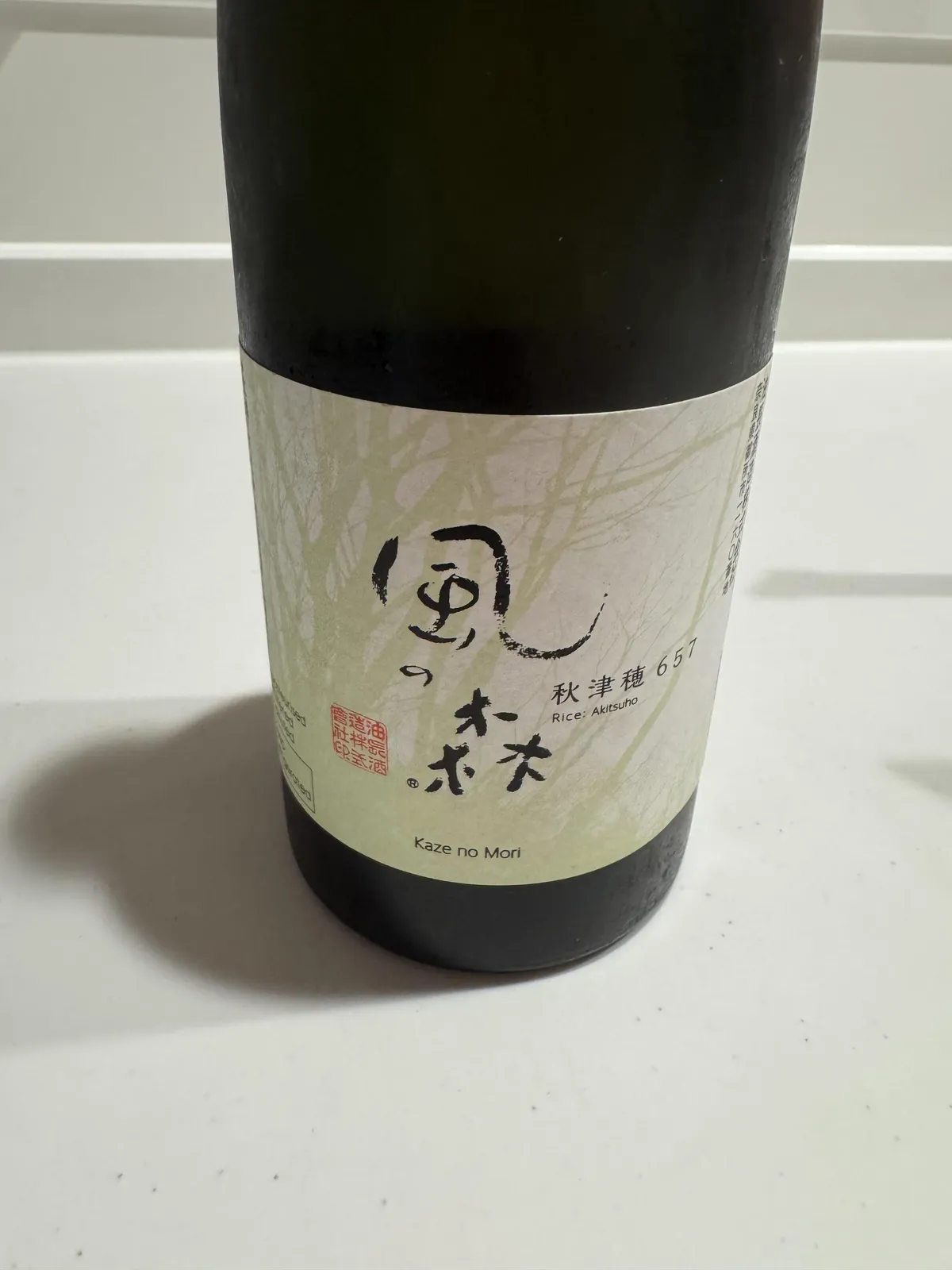 風の森 秋津穂657のボトル正面。淡い緑色のラベルが爽やかな印象を与える
