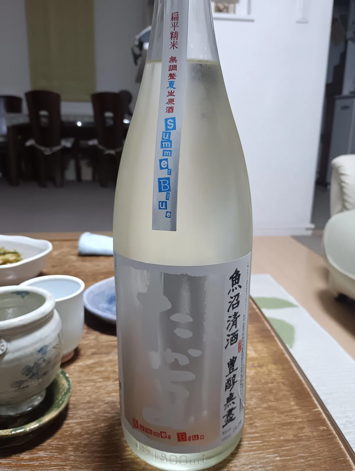 たかちよ Summer Blue 純米大吟醸のボトル。シルバーのラベルに水色の文字が涼しげに映える様子
