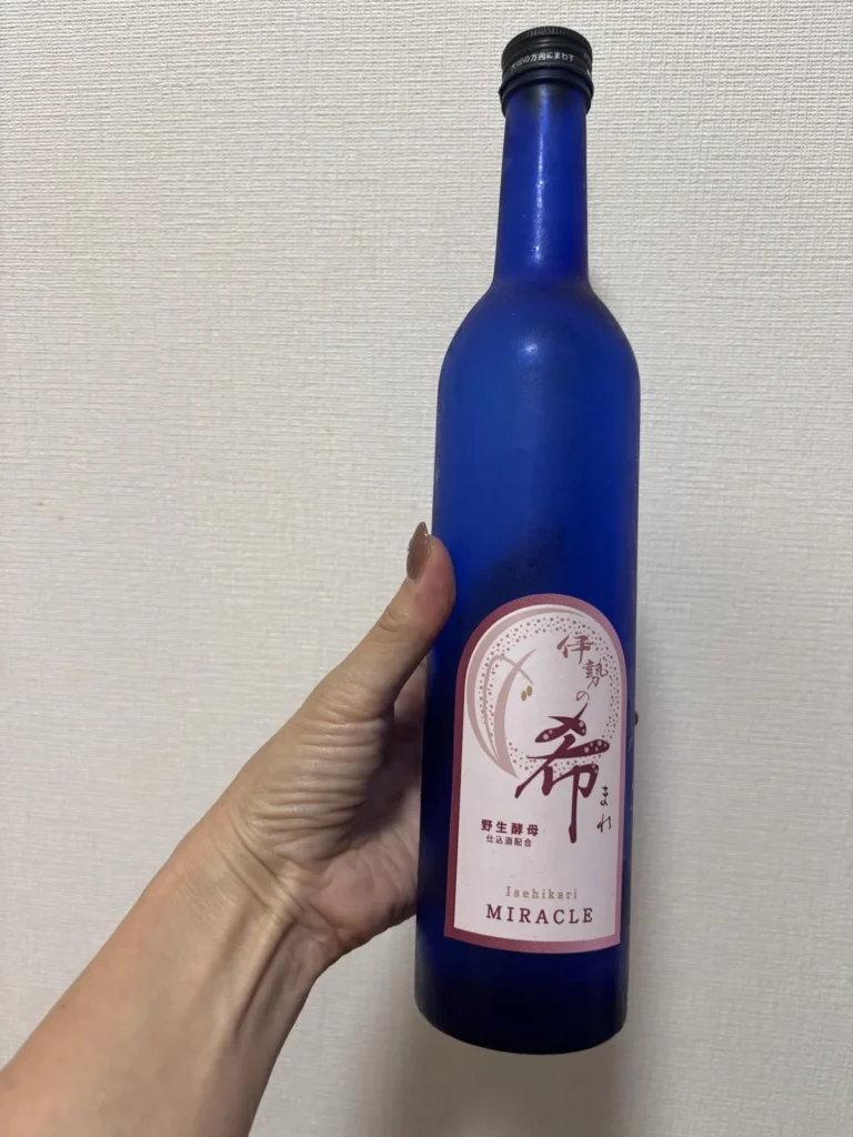 涼やかな青に包まれた、ほんのり甘い奇跡。平田酒造場の「伊勢の希」を味わう