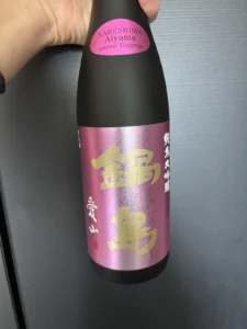 春の訪れを祝う、艶やかなピンクのラベル。4月限定「鍋島純米大吟醸 愛山」のフレッシュなひととき