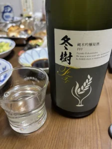 秋田の風土をワイングラスで。福乃友酒造「純米吟醸原酒 冬樹 FFF」が届ける凛とした甘みと旨み