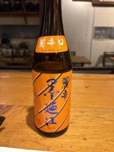 秋の夜に凛と映えるオレンジ。スキっと潔い「墨廼江 秋純米 麗辛口」の心地よさ
